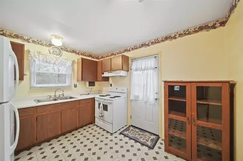 Kitchen - 6700 Bennett, Jackson, MI 49201 photo 1 of 2