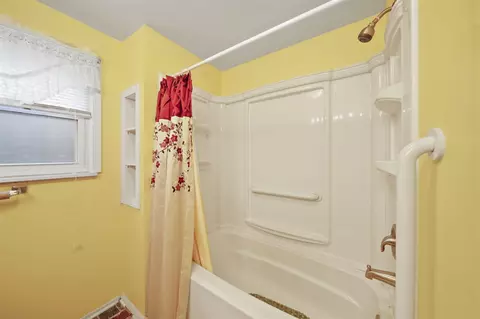 Bath - 6700 Bennett, Jackson, MI 49201 photo 2 of 3