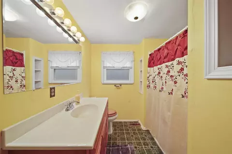 Bath - 6700 Bennett, Jackson, MI 49201 photo 1 of 3