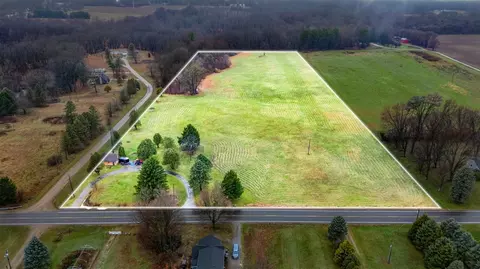 846 N Benton Ctr, Benton Harbor, MI 49022