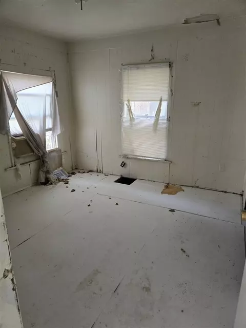 Bedroom - 129 E South, Jackson, MI 49203 photo 2 of 2