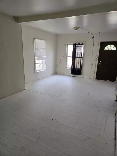 Living - 129 E South, Jackson, MI 49203 photo 1 of 1