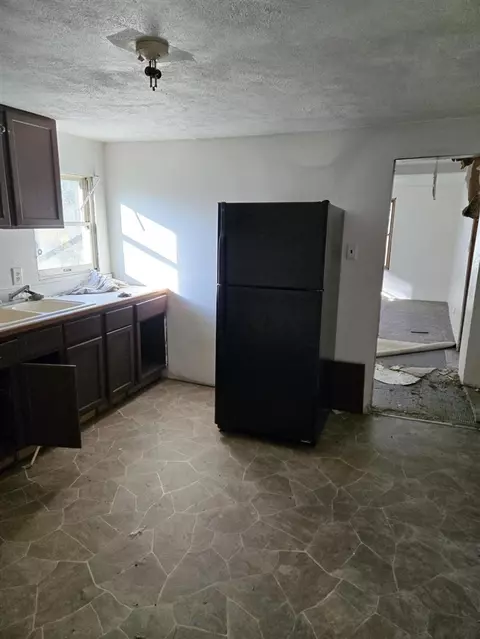 Kitchen - 129 E South, Jackson, MI 49203 photo 1 of 3