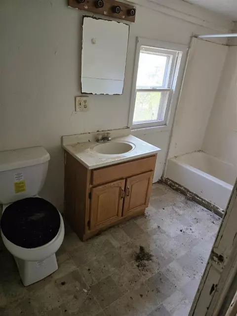 Bath - 129 E South, Jackson, MI 49203 photo 2 of 2