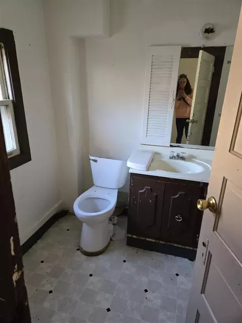 Bath - 129 E South, Jackson, MI 49203 photo 1 of 2