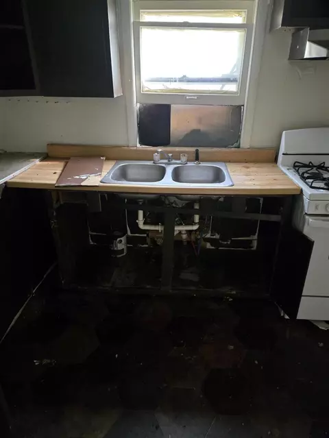 Kitchen - 129 E South, Jackson, MI 49203 photo 2 of 3