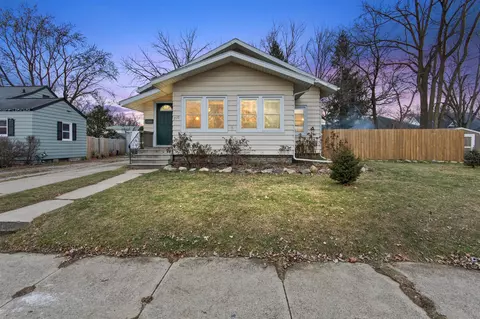 710 Elmwood, Jackson, MI 49203