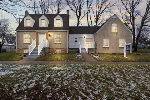 25300 Ann Arbor Trl, Dearborn Heights, MI 48127