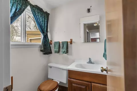 Bath - 768 Briarcliff, Jackson, MI 49203 photo 3 of 3