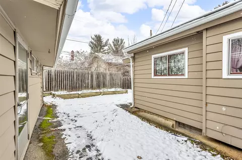 Exterior - 768 Briarcliff, Jackson, MI 49203 photo 6 of 8