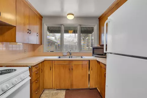 Kitchen - 768 Briarcliff, Jackson, MI 49203 photo 1 of 3