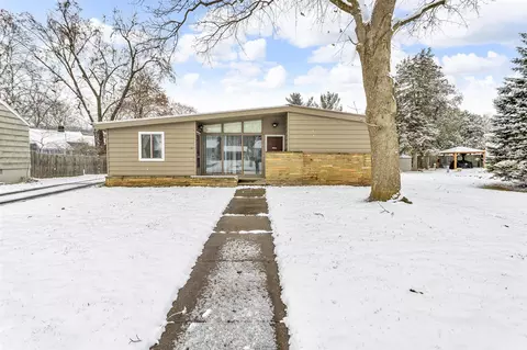 768 Briarcliff, Jackson, MI 49203