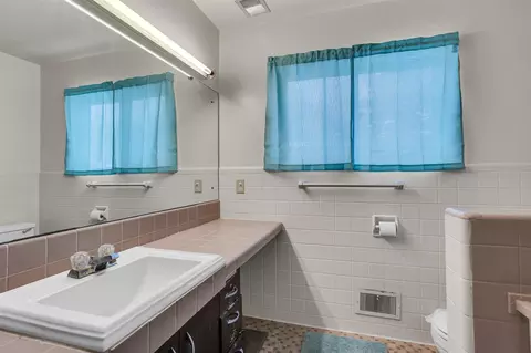 Bath - 768 Briarcliff, Jackson, MI 49203 photo 1 of 3