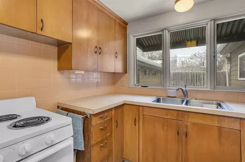 Kitchen - 768 Briarcliff, Jackson, MI 49203 photo 2 of 3