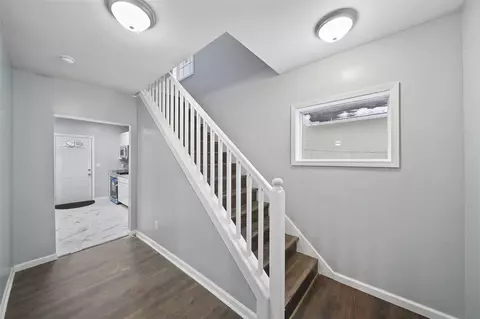 Entry Way - 140 Stanley, Jackson, MI 49203 photo 2 of 2