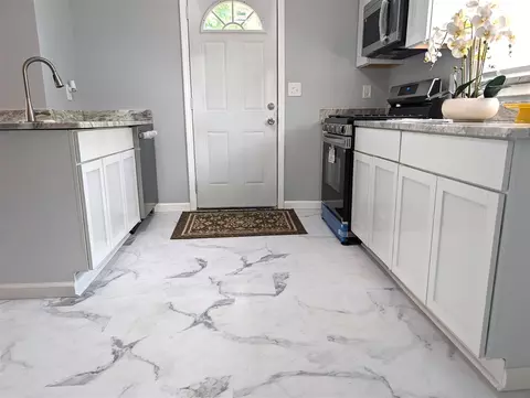 Kitchen - 140 Stanley, Jackson, MI 49203 photo 3 of 4