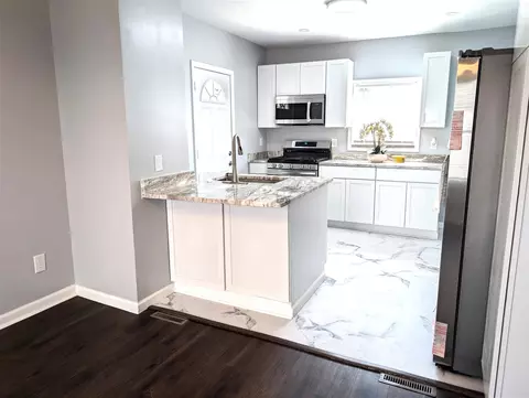 Kitchen - 140 Stanley, Jackson, MI 49203 photo 1 of 4