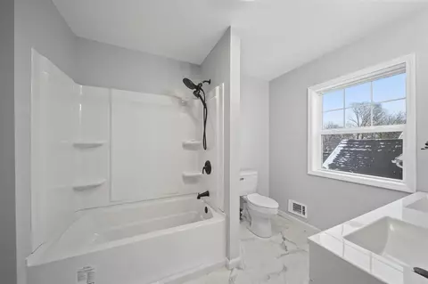 Bath - 140 Stanley, Jackson, MI 49203 photo 1 of 2