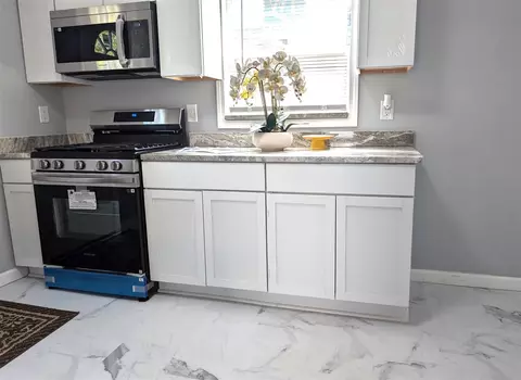 Kitchen - 140 Stanley, Jackson, MI 49203 photo 2 of 4