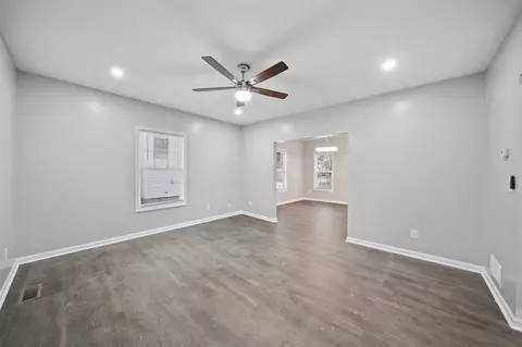 Living - 140 Stanley, Jackson, MI 49203 photo 2 of 2