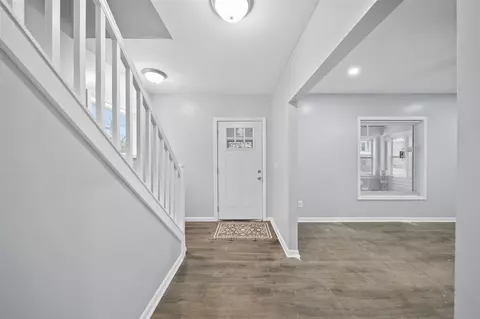 Entry Way - 140 Stanley, Jackson, MI 49203 photo 1 of 2