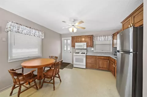 3604 Clinton, Jackson, MI 49201 photo 4