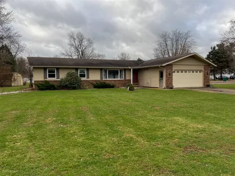 58437 W Greenfield, Three Rivers, MI 49093