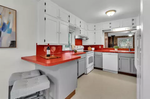 720 Mcpherson, Howell, MI 48843 photo 12