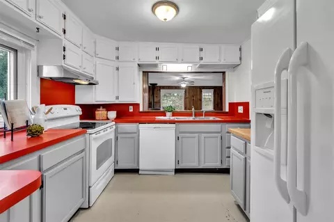 720 Mcpherson, Howell, MI 48843 photo 13
