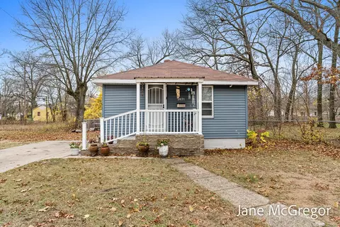 2421 Manz, Muskegon, MI 49444