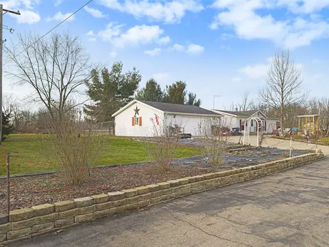 49580 W Red Arrow, Lawrence, MI 49064