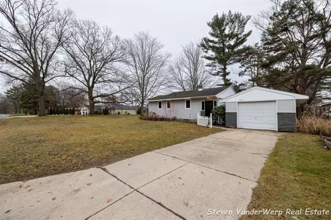 760 River, Spring Lake, MI 49456