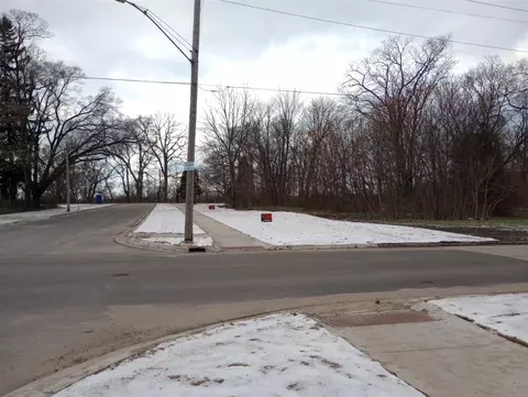 352 N Hull, Benton Harbor, MI 49022