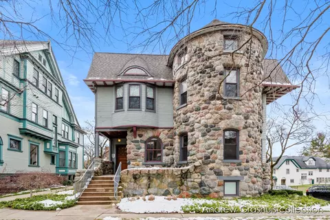 440 Fulton, Grand Rapids, MI 49503