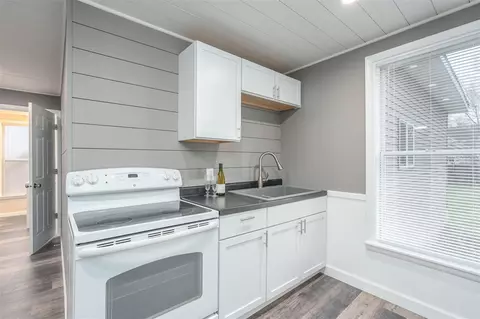 212 W Clinton, Augusta, MI 49012 photo 7