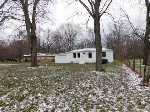 Exterior - 8445 E Baldwin, Watervliet, MI 49098 photo 3 of 6