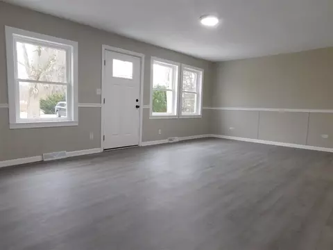 Living - 8445 E Baldwin, Watervliet, MI 49098 photo 2 of 3