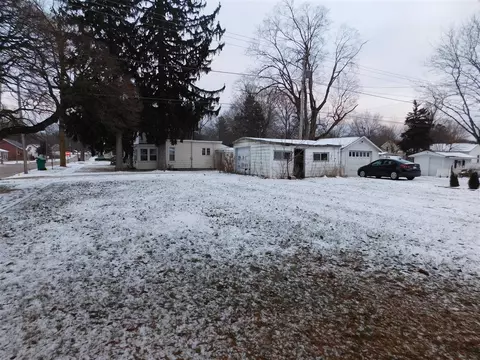 Exterior - 902 S Main, Three Rivers, MI 49093 photo 2 of 2