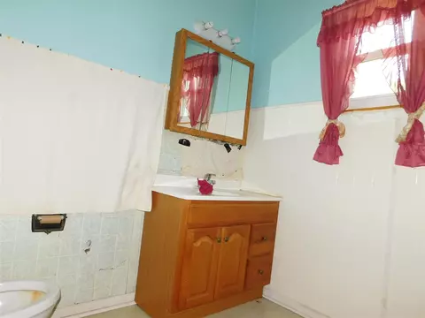 Bath - 902 S Main, Three Rivers, MI 49093 photo 2 of 3