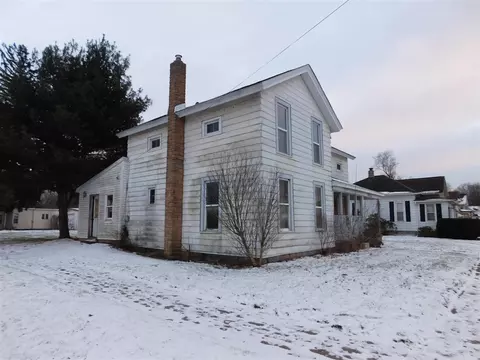 902 S Main, Three Rivers, MI 49093