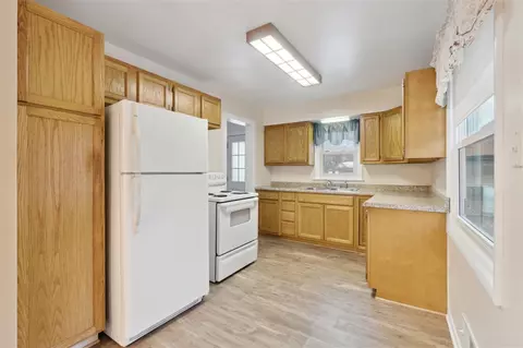 Kitchen - 5401 Kay, Jackson, MI 49203 photo 4 of 5