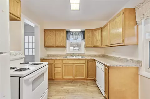 Kitchen - 5401 Kay, Jackson, MI 49203 photo 5 of 5