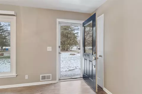 Entry Way - 5401 Kay, Jackson, MI 49203 photo 1 of 1