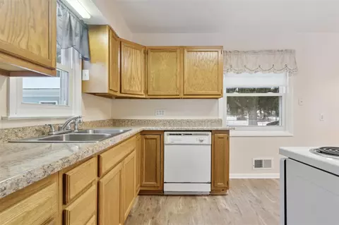 Kitchen - 5401 Kay, Jackson, MI 49203 photo 2 of 5