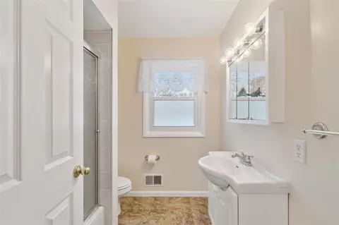 Bath - 5401 Kay, Jackson, MI 49203 photo 1 of 3