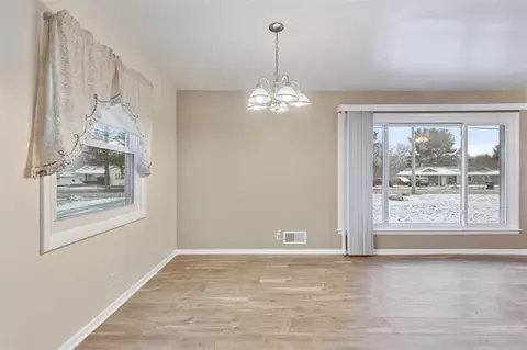Living - 5401 Kay, Jackson, MI 49203 photo 5 of 5