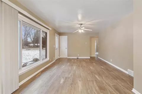 Living - 5401 Kay, Jackson, MI 49203 photo 2 of 5