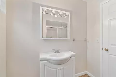Bath - 5401 Kay, Jackson, MI 49203 photo 2 of 3