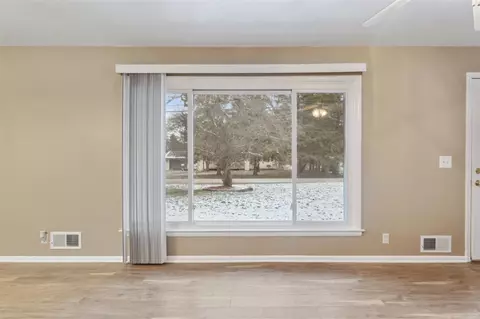 Living - 5401 Kay, Jackson, MI 49203 photo 4 of 5