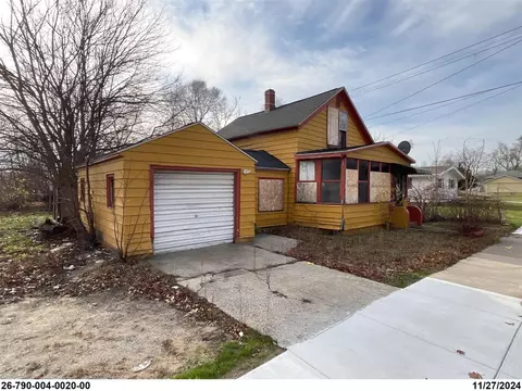 577 E Hackley, Muskegon, MI 49444